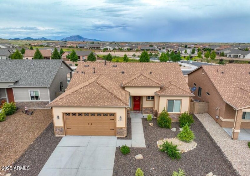 13d - House - Skyview Overlooking Commun