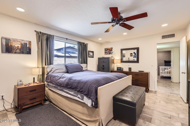 3924 E Cortez ST, - Web Quality - 017 -