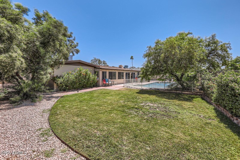 3924 E Cortez ST, - Web Quality - 028 -