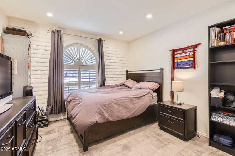 3924 E Cortez ST, - Web Quality - 020 -