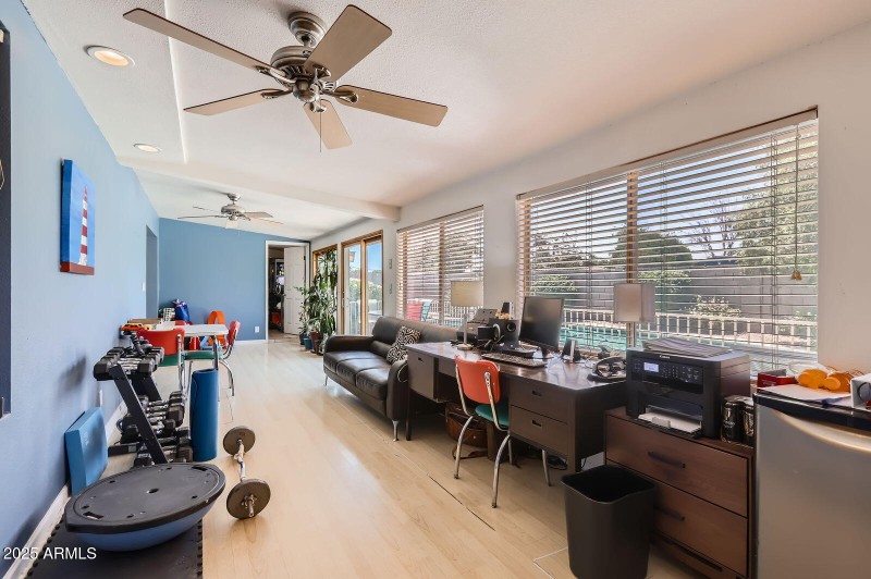 3924 E Cortez ST, - Web Quality - 024 -