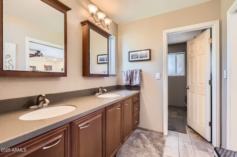 3924 E Cortez ST, - Web Quality - 018 -