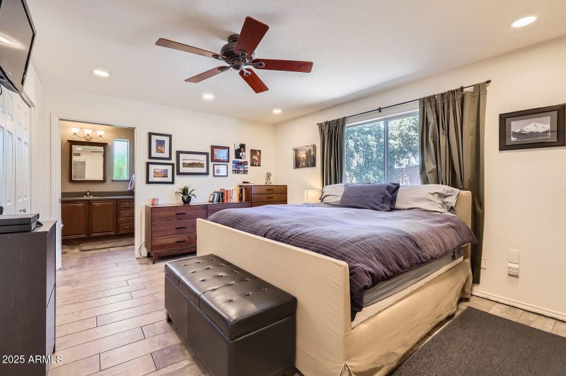 3924 E Cortez ST, - Web Quality - 016 -