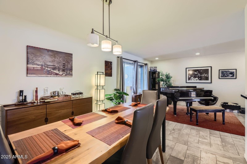 3924 E Cortez ST, - Web Quality - 007 -