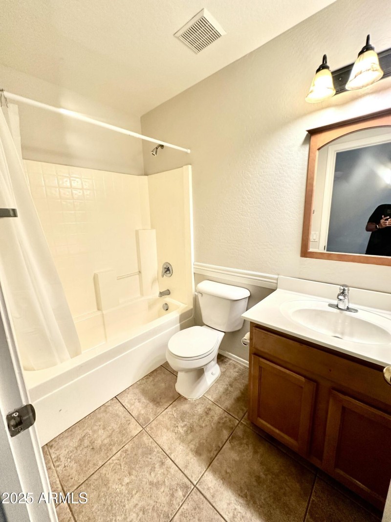 0C036F82-61E3-4EA8-ACD3-C240A1388404_1_2