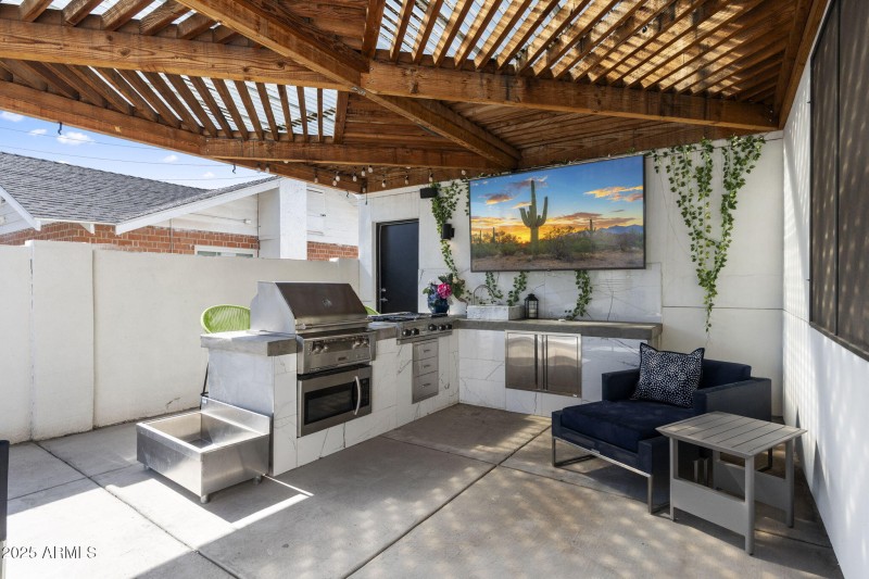 Outdoor Kitchen