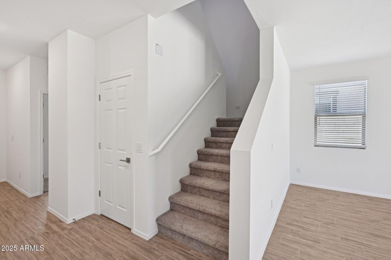 16-web-or-mls-S 240th Ln-1106-016