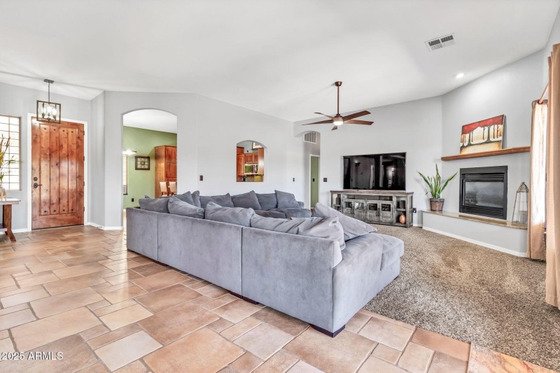 2699 E Claxton Rd-14