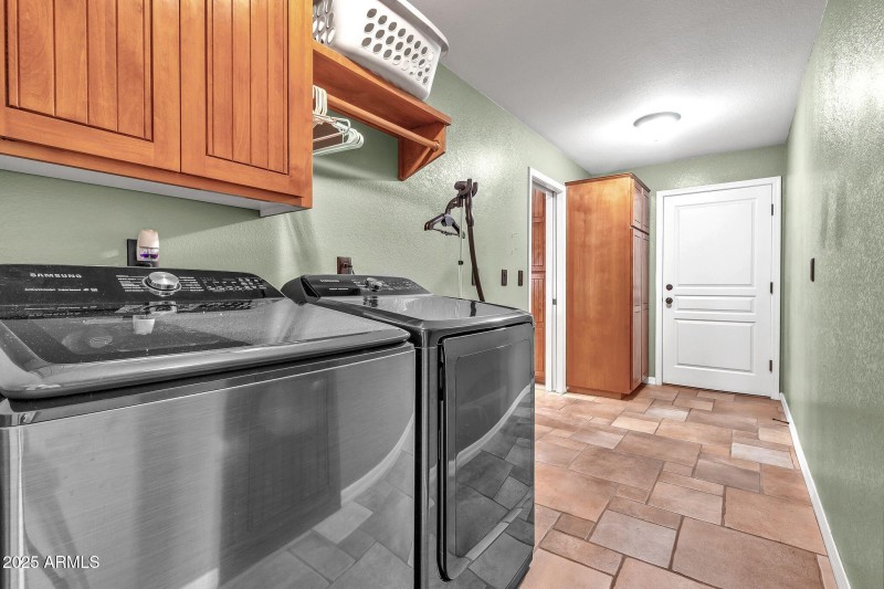 2699 E Claxton Rd-39