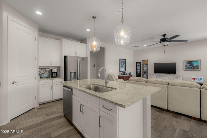 10-web-or-mls-20904 E Swan Dr, Queen Cre