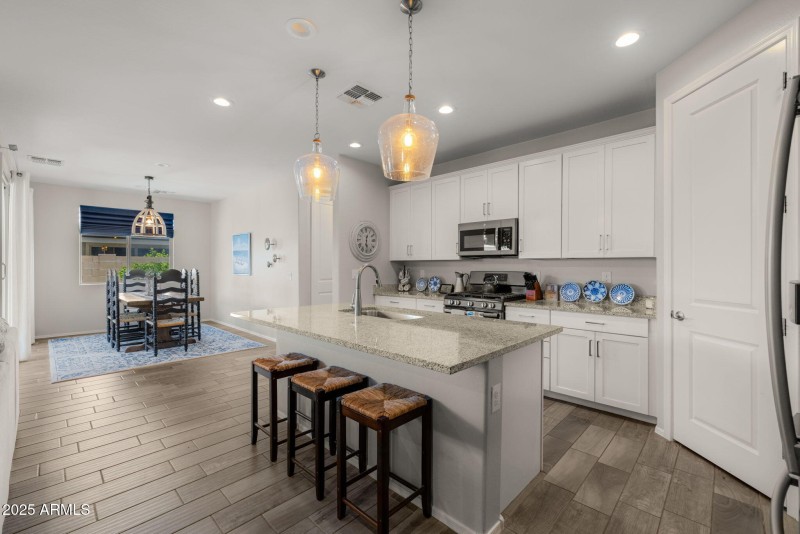 11-web-or-mls-20904 E Swan Dr, Queen Cre