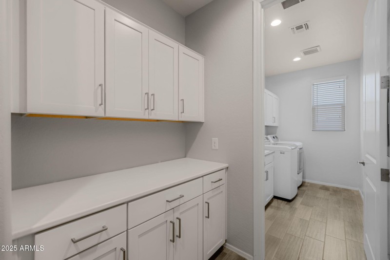 25-web-or-mls-20904 E Swan Dr, Queen Cre