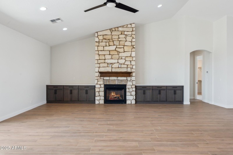 9-web-or-mls-13653-e-aloe-vera-dr