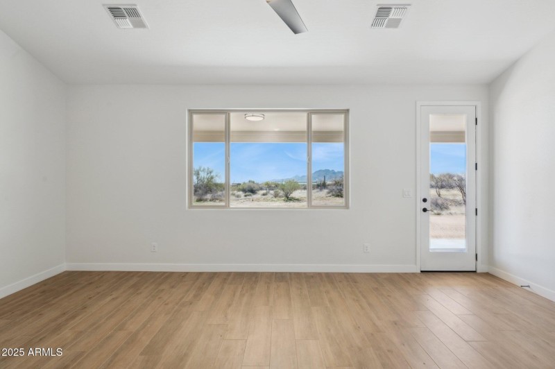 18-web-or-mls-13653-e-aloe-vera-dr