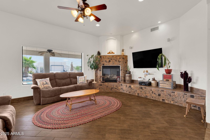 38-web-or-mls-24313 w. Grove St Buckeye,