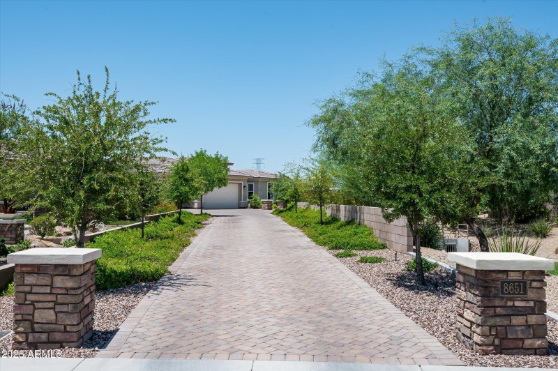 01-8651WArtemisaAve-1