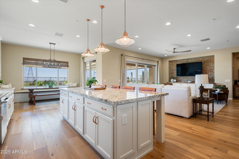 18-8651WArtemisaAve-18