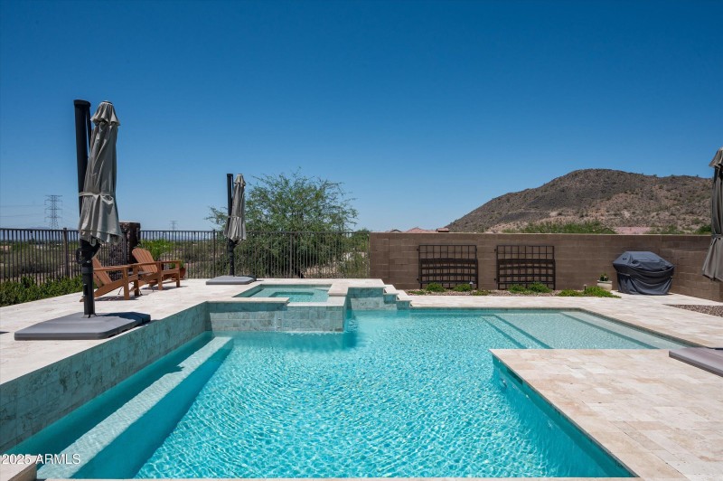 41-8651WArtemisaAve-41