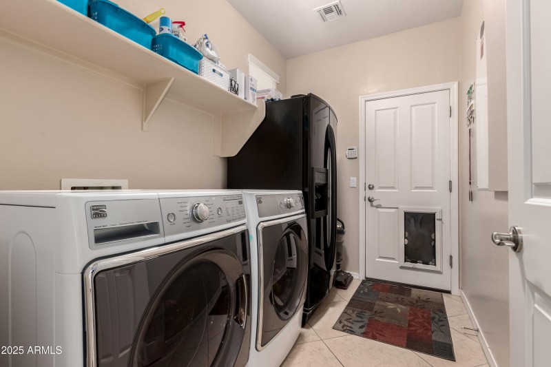 1643 N 144th LAUNDRY