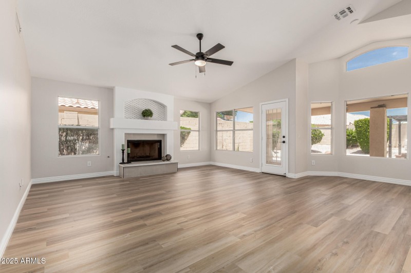 Family Room - unstaged