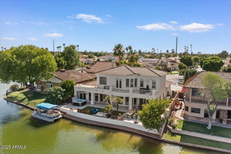 Sweeping view of the Superstitions