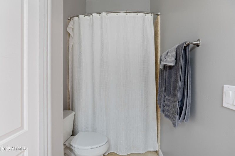 Bedroom 2 Ensuite Showertub