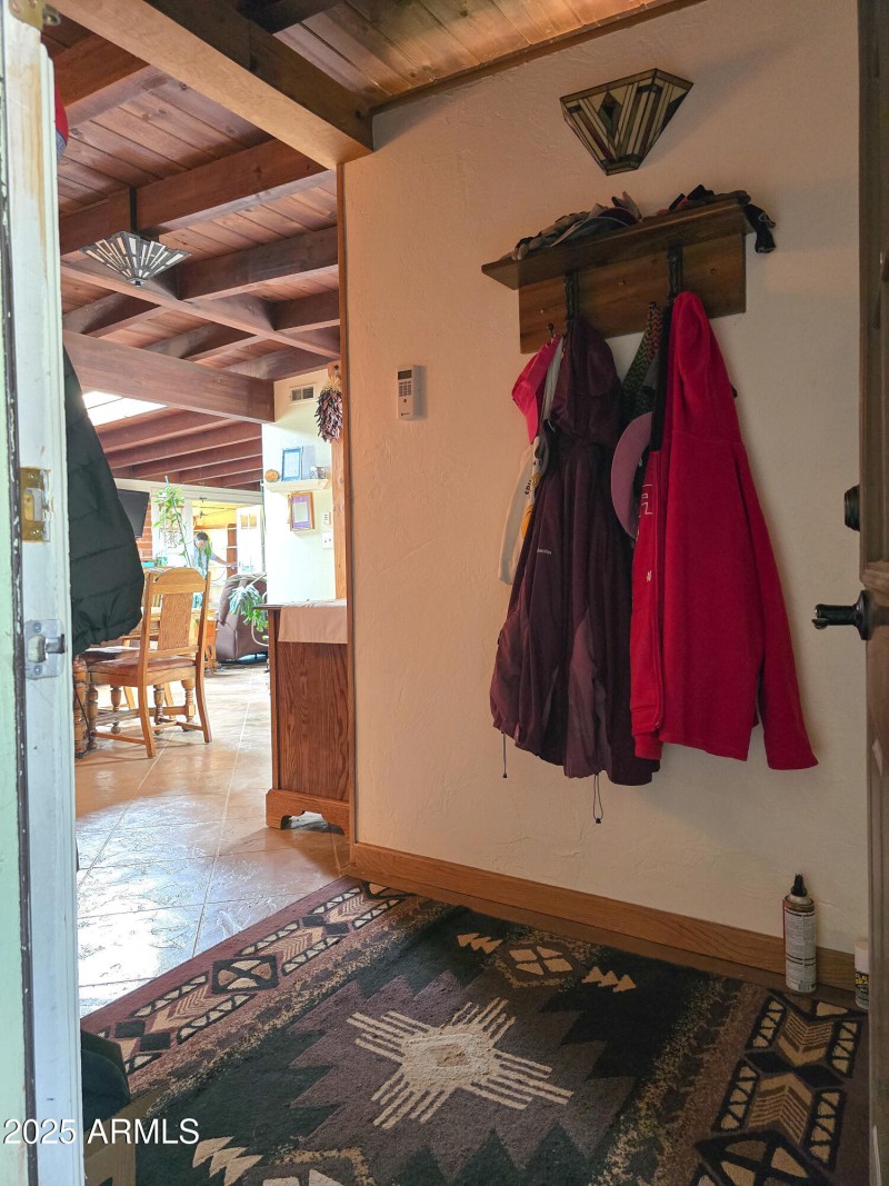 Side entry into the dining room