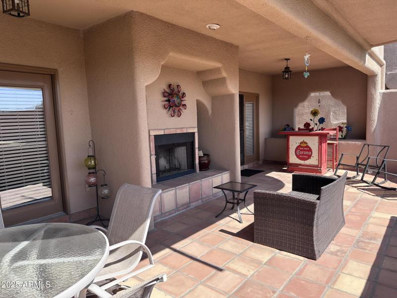 Covered Patio w Fireplace