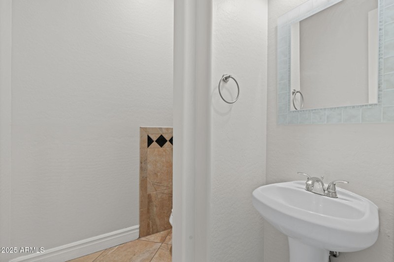 45-web-or-mls-3215-e-constance-wy