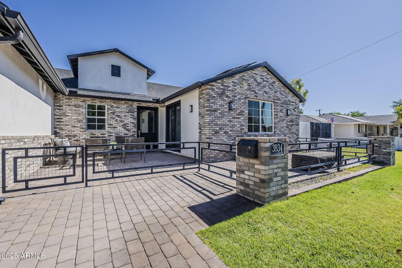 12-web-or-mls-Clarendon-4