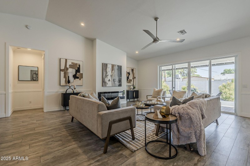 24-web-or-mls-Clarendon-16