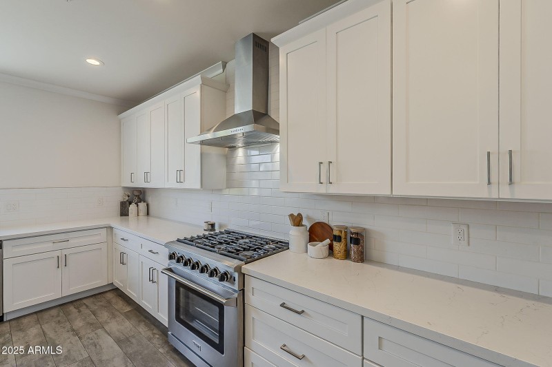 32-web-or-mls-Clarendon-24