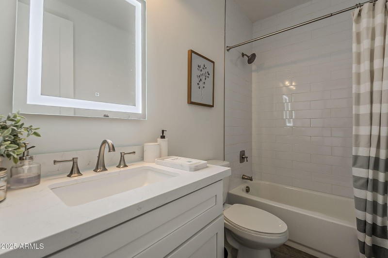 54-web-or-mls-Clarendon-46