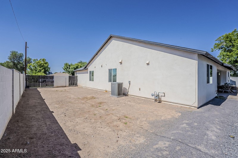 68-web-or-mls-Clarendon-60