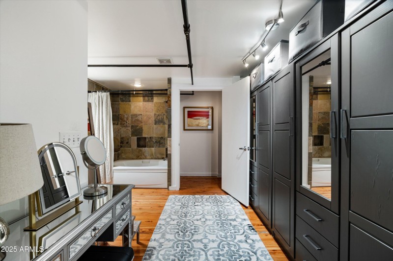 2nd Bath and Wardrobe