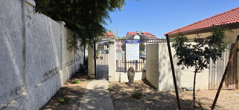 Pool & Club House (1)