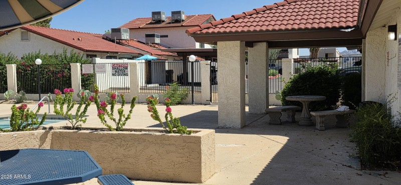 Pool & Club House (3)