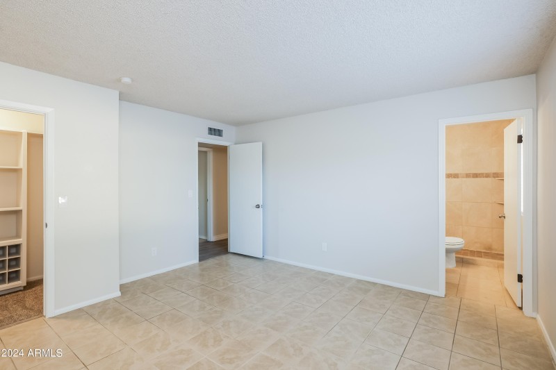 024-photo-primary-bedroom-13286369