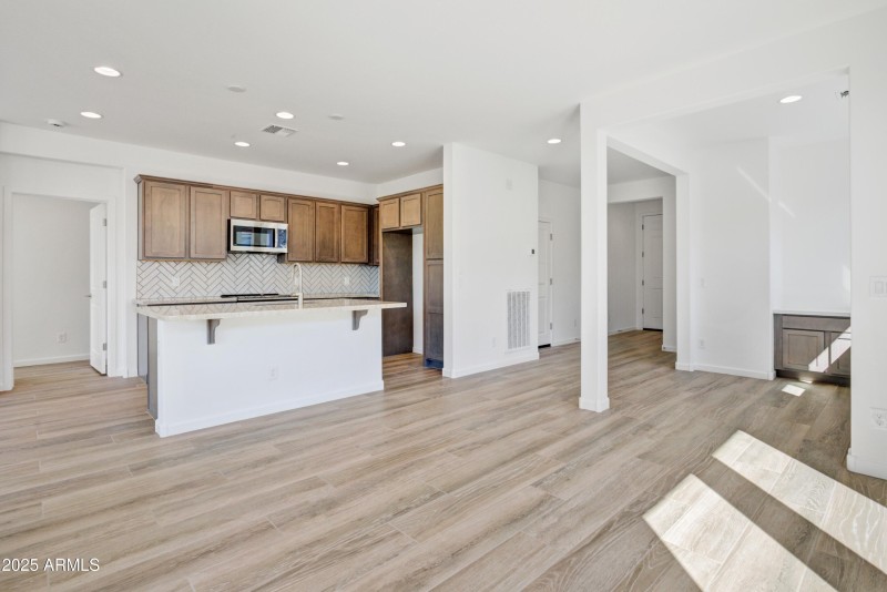 008_Dining Area to Kitchen