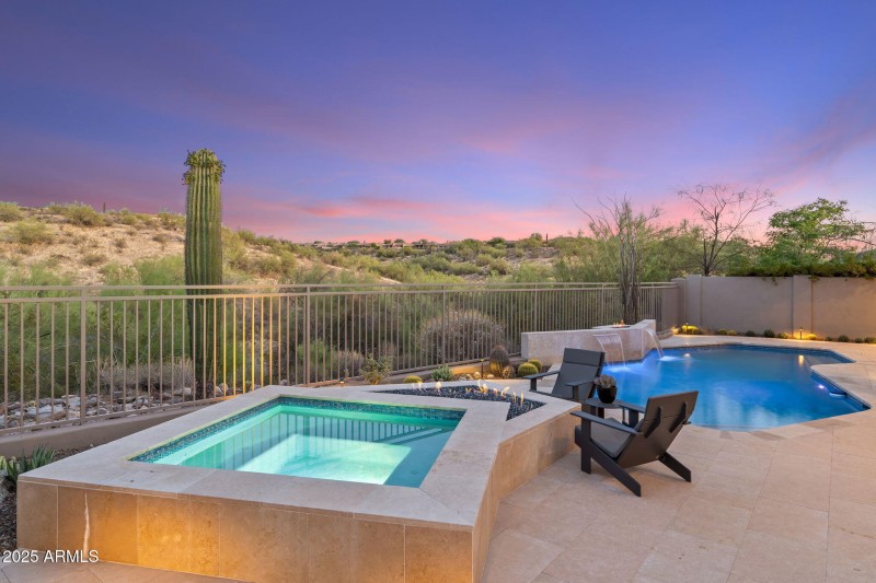 Freshly Updated Pool & Spa