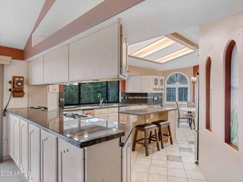 011_Pass through kitchen to dining