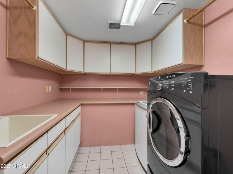 040_Laundry with sink