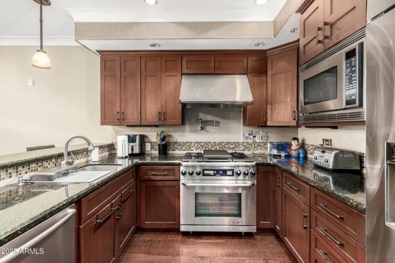 17 - Woodmere Fairway