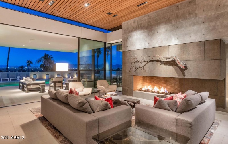 4446 E Mockingbird Ln