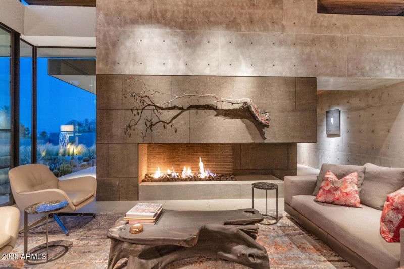 4446 E Mockingbird Ln-large-015-068-4446