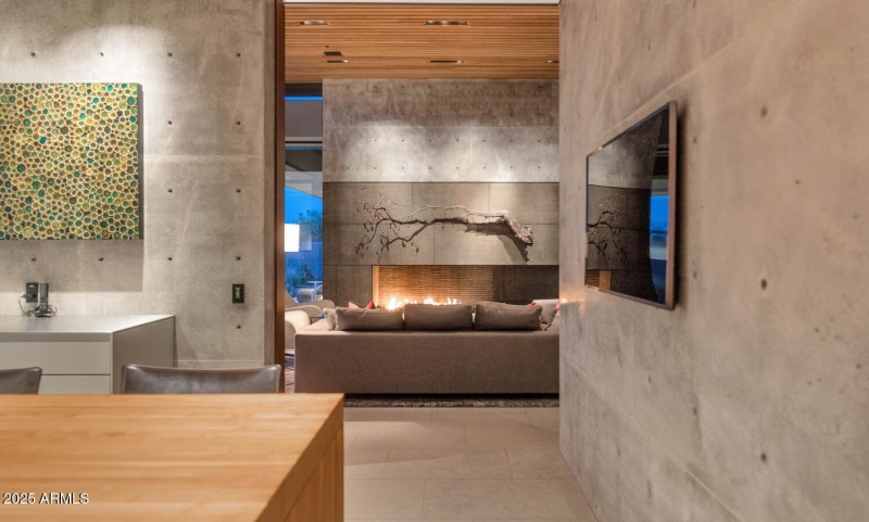 4446 E Mockingbird Ln-large-023-058-4446