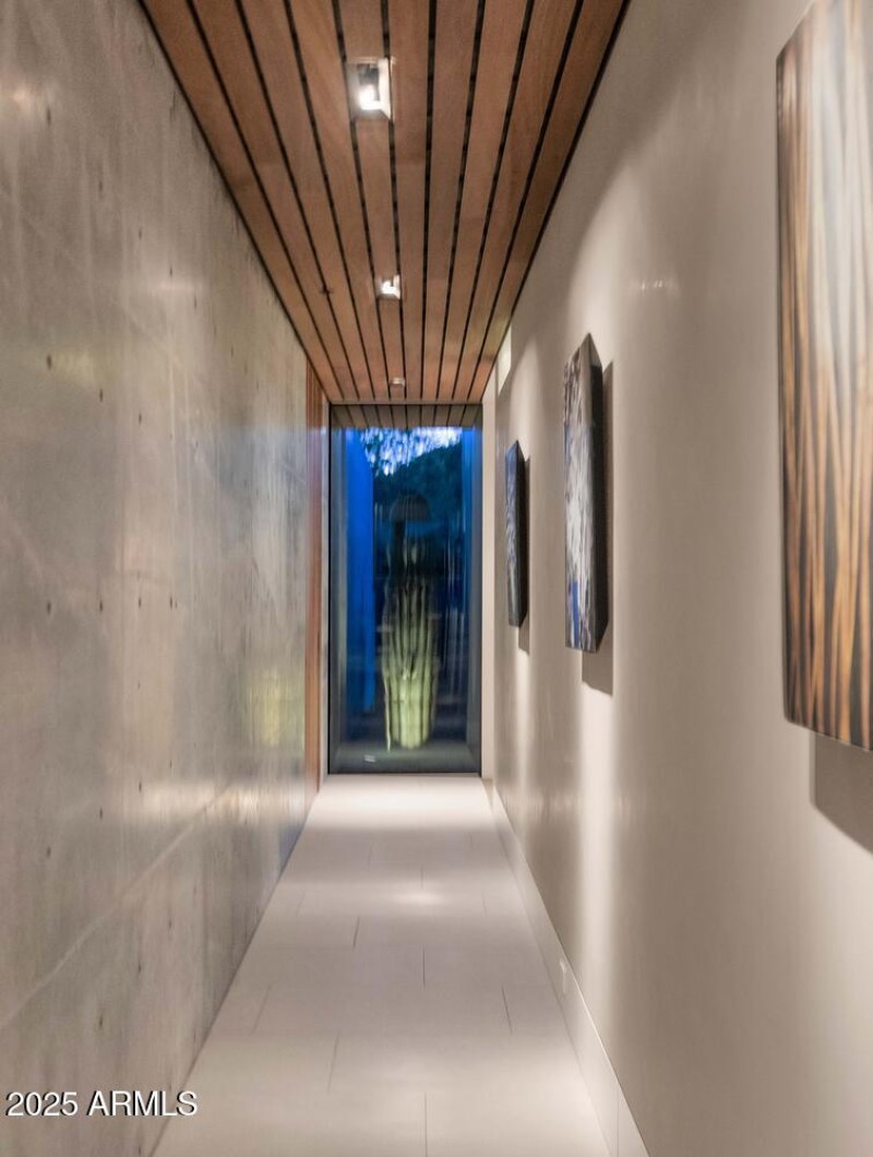 4446 E Mockingbird Ln-large-043-006-4446