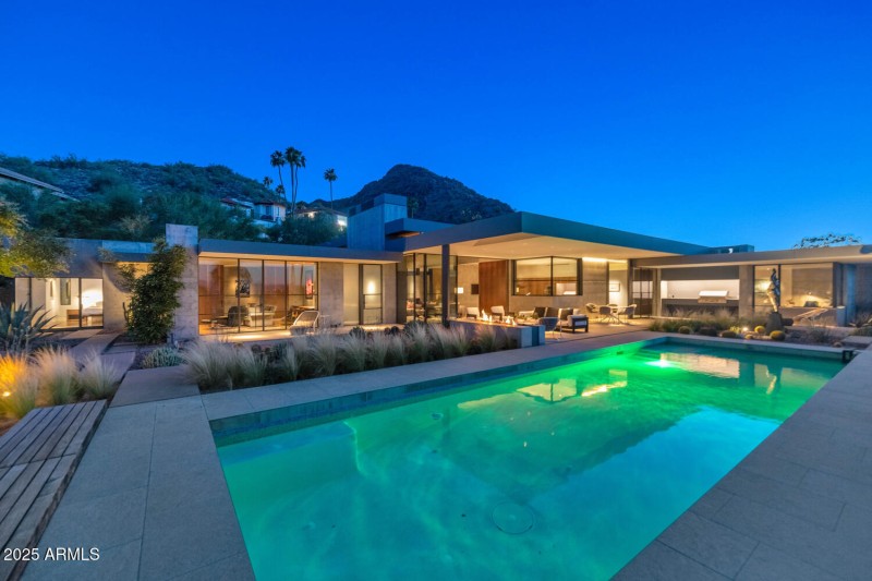 4446 E Mockingbird Ln-large-055-015-4446