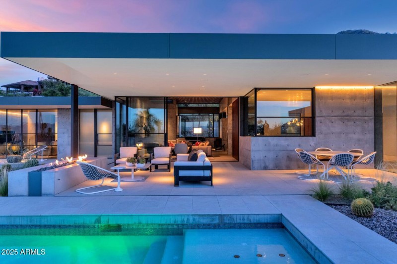 4446 E Mockingbird Ln-large-059-047-4446