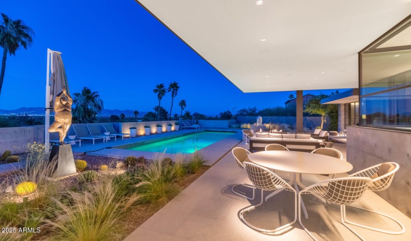 4446 E Mockingbird Ln-large-066-064-4446